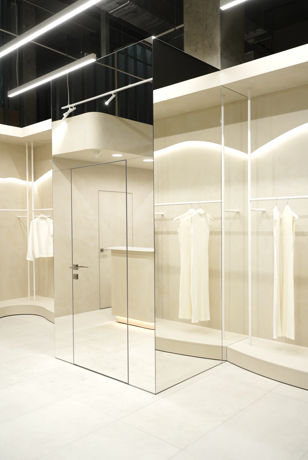 AVIAMALL — 5